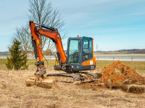 Výmena gumového pásu na minibagre